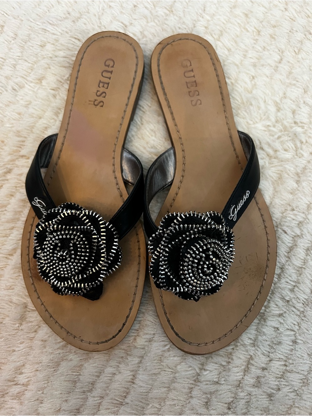 GUESS Black Floral Zip-Trim Thong Sandals